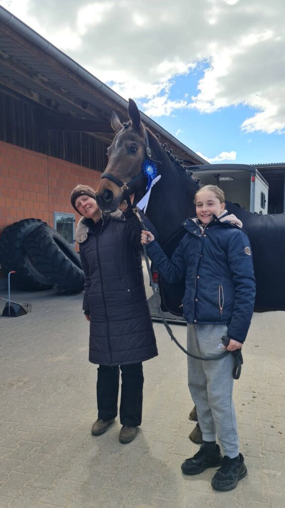 Unsere Lotti platziert  im Dressurwettbewerb auf dem 3. und 6. Platz. 
